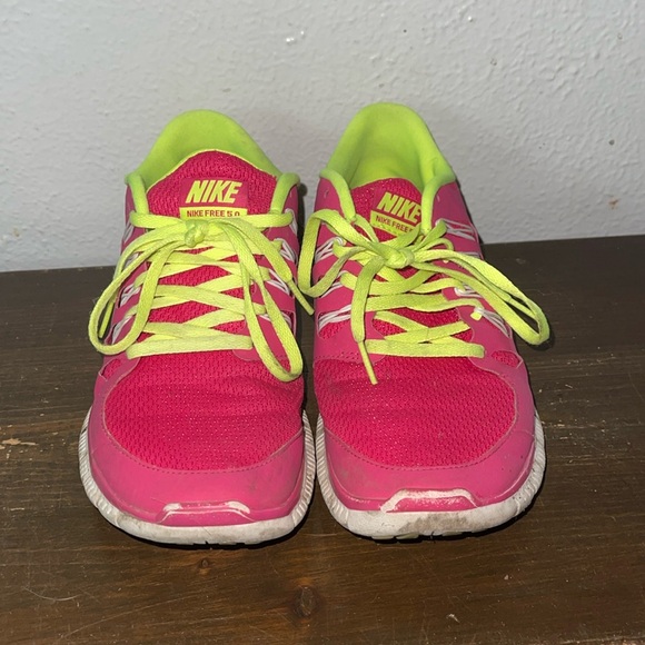 Nike Shoes - Women’s Nike Free 5.0 shoes size 9